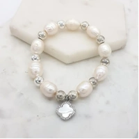 Bracelet Freshwater Pearl w/Silver Clover
