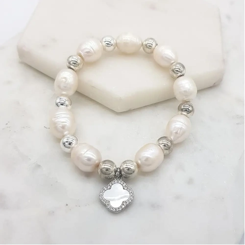 Bracelet Freshwater Pearl w/Silver Clover